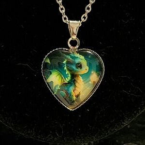 *NWOT* Cute Green Dragon Heart Shaped Necklace